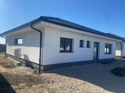 FOX * 4 izbový rodinný dom typ / Bungalov / v štádiu HOLODOM * pozemok 570 m2 * Šúrovce - 5