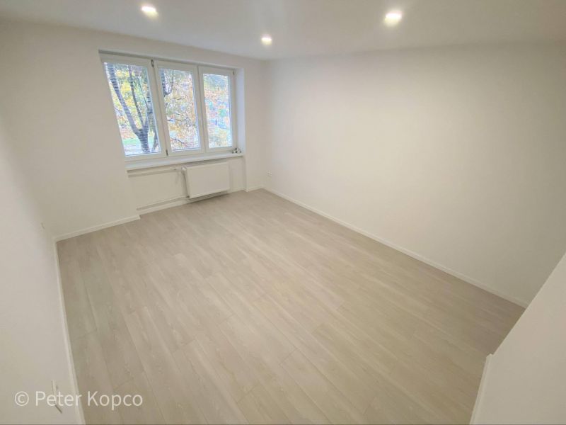 FOX * 4 izbový byt * Hospodárska * kompletná nová rekonštrukcia * balkón - 4