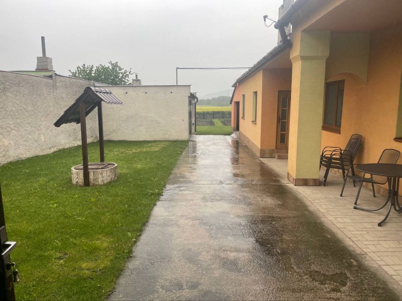 FOX - * zrekonštruovaný rodinný dom * Trstín * pozemok o výmere 917 m2 - 1