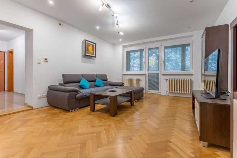 FOX - Predaj * veľký 3 izbový byt s garážou * Sladovnícka ul. - 2