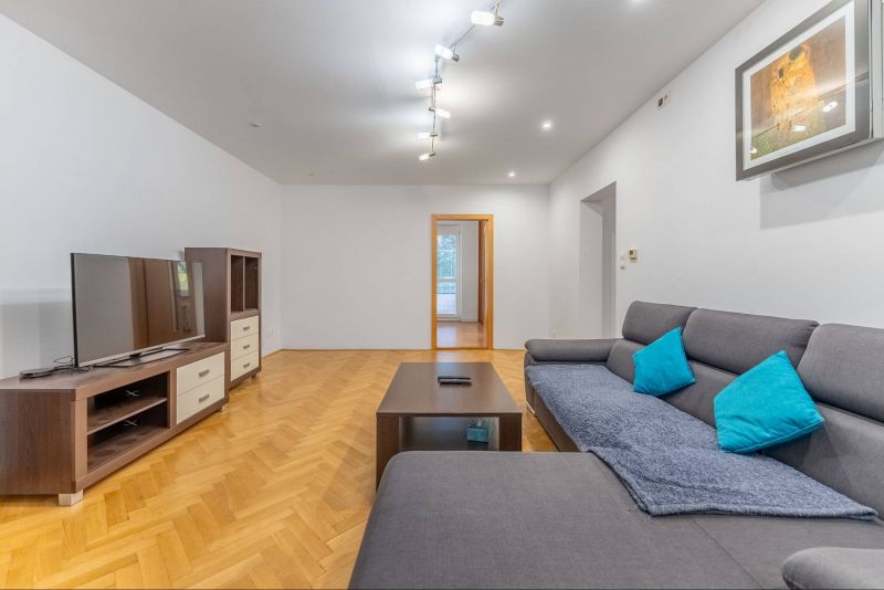 FOX - Predaj * veľký 3 izbový byt s garážou * Sladovnícka ul. - 8