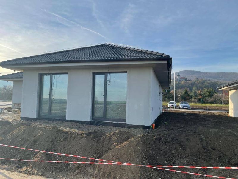 FOX - NOVOSTAVBY RD s exkluzívnym výhľadom * Smolenice * rezidenčná lokalita * pozemok 524 m2 - 3