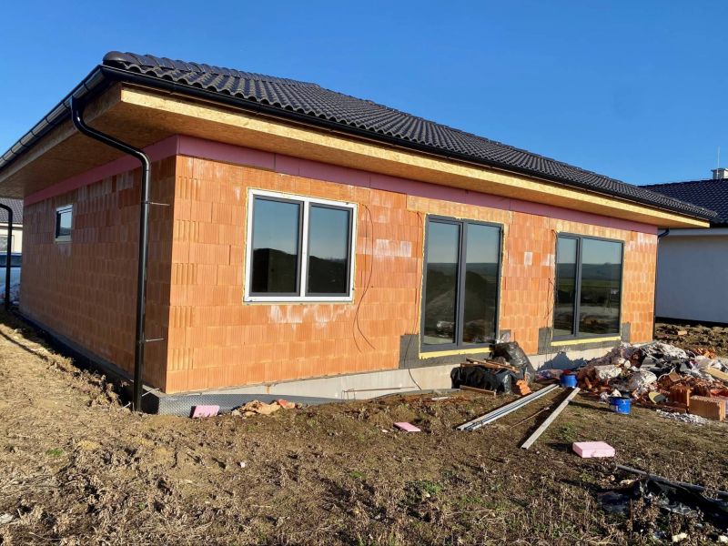 FOX * 4 izbový rodinný dom typ / Bungalov / v štádiu HOLODOM * pozemok 570 m2 * Šúrovce - 3