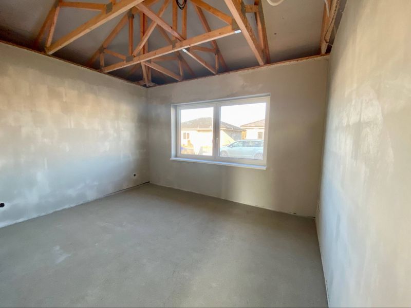 FOX * 4 izbový rodinný dom typ / Bungalov / v štádiu HOLODOM * pozemok 570 m2 * Šúrovce - 9