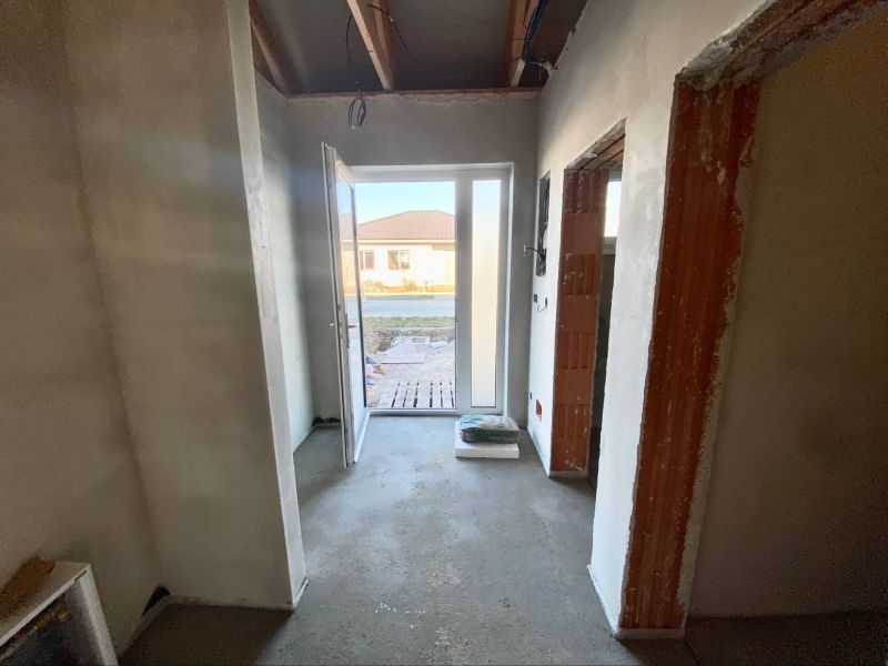 FOX * 4 izbový rodinný dom typ / Bungalov / v štádiu HOLODOM * pozemok 570 m2 * Šúrovce - 18