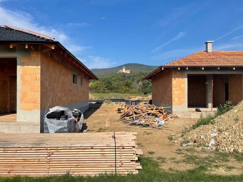FOX - NOVOSTAVBY RD s exkluzívnym výhľadom * Smolenice * rezidenčná lokalita * pozemok 524 m2 - 5