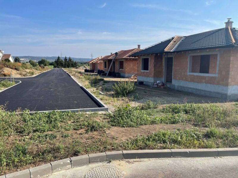 FOX - NOVOSTAVBY RD s exkluzívnym výhľadom * Smolenice * rezidenčná lokalita * pozemok 524 m2 - 4