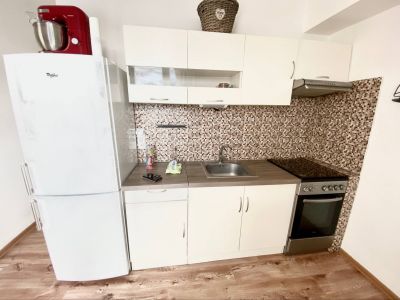 FOX * Zariadený tehlový 1,5 izbový byt 39 m2 s balkónom po kompletnej rekonštrukcii * Hospodárska