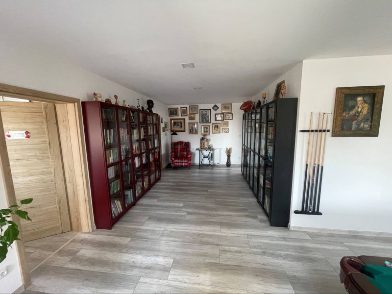 FOX - Rodinný dom s potenciálom viacgeneračného bývania v Trstíne - 11