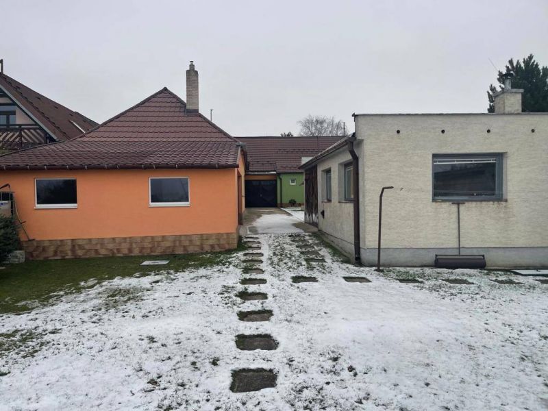 FOX - REZERVOVANÉ * zrekonštruovaný rodinný dom * Trstín * pozemok o výmere 1100 m2 - 3