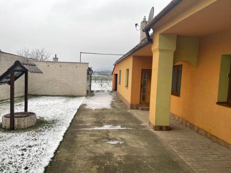 FOX - REZERVOVANÉ * zrekonštruovaný rodinný dom * Trstín * pozemok o výmere 1100 m2 - 2