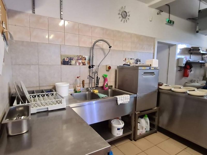 FOX - PREDAJ * zabehnutá reštaurácia/pizzeria * Biely Kostol * detské ihrisko * kompletne zariadená - 16