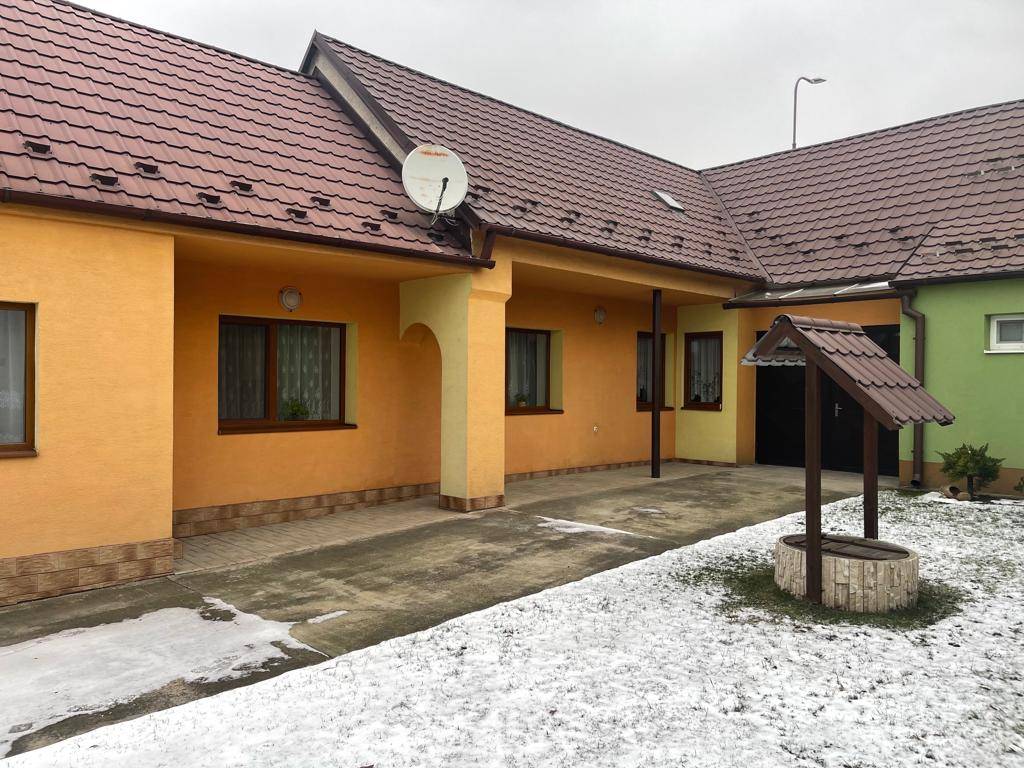 FOX - REZERVOVANÉ * zrekonštruovaný rodinný dom * Trstín * pozemok o výmere 1100 m2